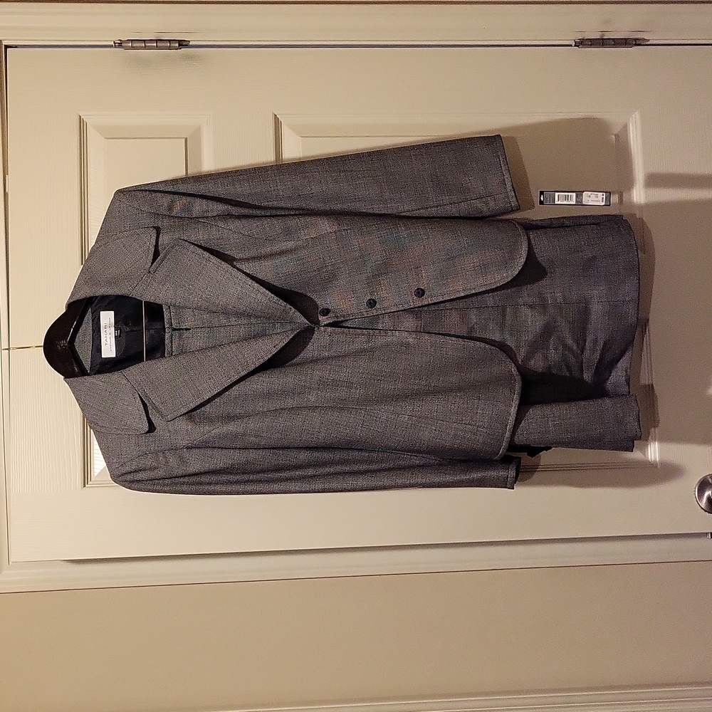 Tahari Arthur S Levine 2 piece skirt suit, jacket and skirt 14W, Grey